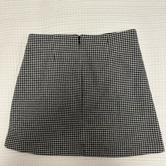 Aritzia Wilfred Classic Mini Skirt, Houndstooth (4) - Picture 4 of 5